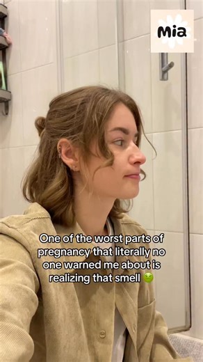 Maternity Way on Instagram: "Smells during pregnancy are a whole chapter! 😅 Sometimes I can’t even handle my own scent. Food smells gross, household smells drive you crazy… Sometimes it even feels like the air itself is suspicious! 💡 Luckily, Mia has tips and hacks for handling these moments comfortably, taking care of yourself, and keeping a sense of humor. 📲💖 #mia #PregnancyLife #PregnancyHumor #MomJourney #BabyBump"