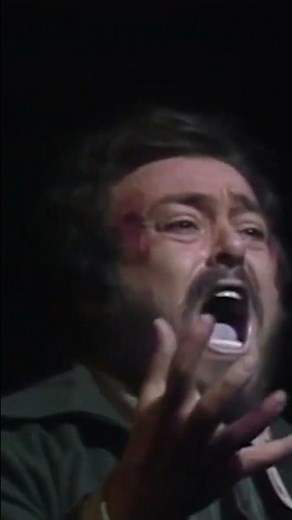 Luciano Pavarotti performing E Lucevan Le Stelle from Puccini's Tosca in 1978. Extraordinary. 🌹