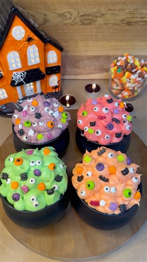 🧙🎃🕷️ 👻Easy SPOOKY Cauldron Cakes! What color would you pick? 💜❤️💚🧡 Happy Spooky Season 🎃👻