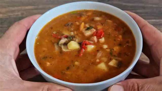 Serbische Bohnensuppe mit Fleisch sollte jeder kochen! Chorba, das berühmte serbische Gericht!