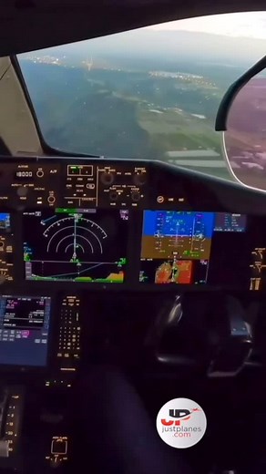 Repost from @justplanes_official • ✈️ Air Europa 787 at Quito🇪🇨 #aviation #boeing787 #AirEuropa #Quito | Dexter Hall