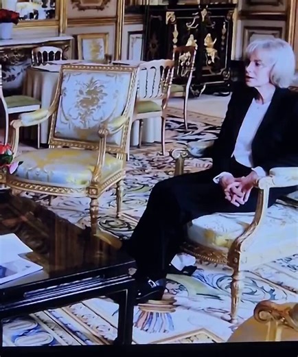 Documentaire France 5 « Je t’aime, moi non plus – France-Maroc ».Elisabeth Guigou : « J'ai dit au Roi : "Je vous prie d'accepter nos excuses..." J'étais arrivée avec une nouvelle convention entre la justice marocaine et la justice française» (une convention qui n'existe avec aucun autre pays). La force du #Maroc ya jeddik.