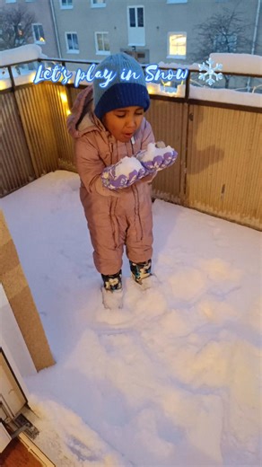 Let's play in Snow ❄️🌨️ #wintervibes #falköping #sweden #snowfall #trending #minivlog #aami #viral