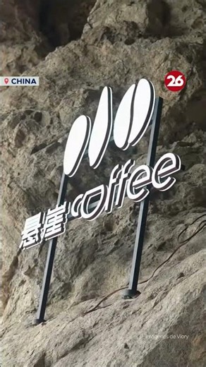 UNA CAFETERÍA EN LO ALTO DE UN ACANTILADO ATRAE A TURISTAS A UN MIRADOR DE 600 METROS EN LA MONTAÑA
