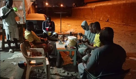 Nuit du destin à Abobo Dokui : Célébration autour d’un grin de thé dans l’invocation d’Allah