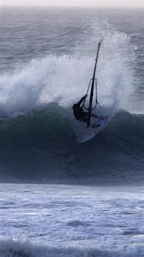 Gianluca Sorrentino on Instagram: "This one felt goood 💦 Stoked to be in the Mother City enjoying some proper windsurfing and testing the new @duotone.windsurfing weapons: Grip 4 Dlab 76 and Super Hero SLS, just sick! Another swell on its way tomorrow 💣 #strugglecontinues @strugglewatersports 📽 @chiara_fantin 💖"