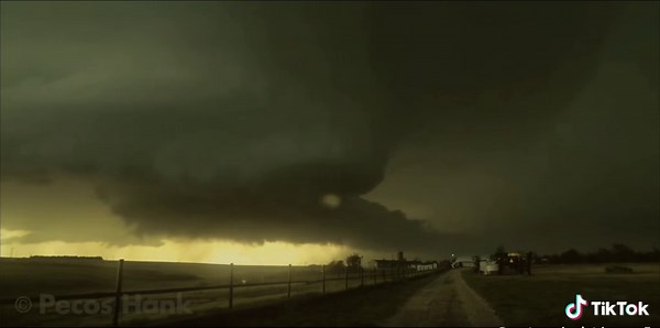 Footage from pecos Hank. #fyp #viral #tornadoes #reedtimmer #theartofstorms #fypppp #storms #fypシ゚viral