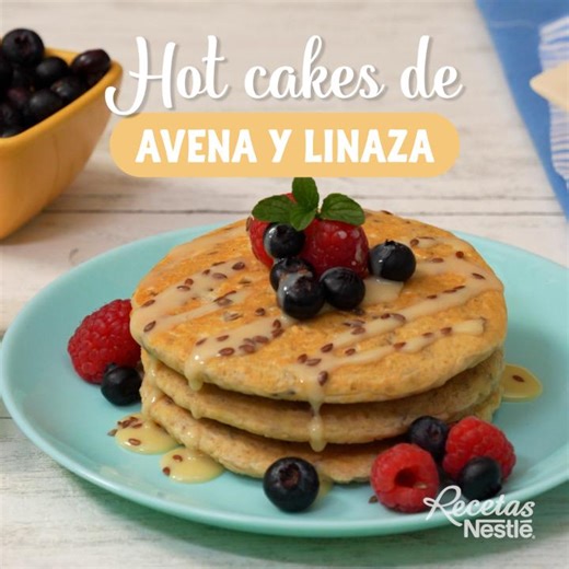 ¿Ya sabes con qué sorprender a la familia en el desayuno? 😉 Prepara estos deliciosos HOT CAKES DE AVENA Y LINAZA 🥞 | Recetas Nestlé
