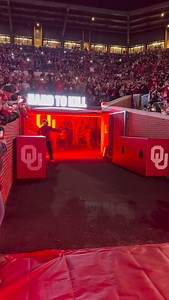 ManyMen!!!!!! @50cent surprises evernody! @ou_football respond w TD a play later #hardtokill | Holly Rowe