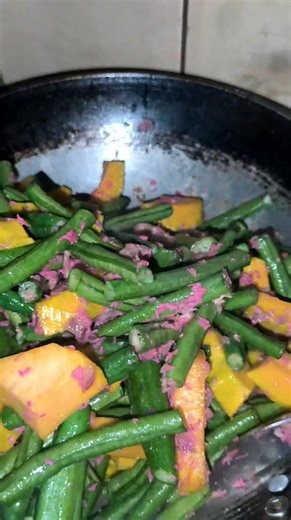 My version of cooking pakbet Ingredients Garlic Onion 1tbsp Shrimp paste 2cups of water String beans 0kra Ampalaya Squash Procedure Suete the onion, garlic and the shrimp paste then add the pre cooked pork, string beans, okra, squash then add 2cups of water and simmer for about 5mins then put it in the ampalaya and simmer until the ampalaya was cooked. Serve with steam rice and enjoy the delicious meal 😋😋 | Yoly Clave Gonzales