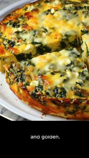 Cottage Cheese & Spinach Crustless Quiche 🥧 Warm, creamy, and low carb. Mix, pour, and bake for an easy breakfast or light dinner. Ingredients • cottage cheese (blend smooth) • eggs • sautéed spinach • chopped onion • shredded mozzarella • nutmeg • salt & pepper How to make it Whisk eggs with blended cottage cheese and a pinch of nutmeg, stir in the spinach, onion, and mozzarella, pour into a greased pie dish, and bake until set and golden. Let rest, slice, and enjoy. Per serving (approx) Calor