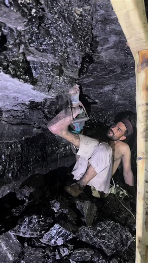 Underground Giants Black Diamond Mine #blackdiamondmining #undergroundmining #Minecraft #miningcave #gemstonemining