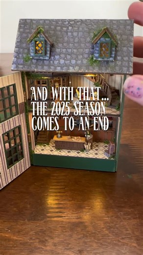 Katie Sieg on Instagram: "What a year🤩 I always get to this point in the year and think I’ve accomplished nothing all year, then I go through my camera roll and immediately find that’s not true at all😅 This year I was honored to be invited as a Minfluencer at IMoMA, my business flourished with a new workshop, dream partnerships were made and so many creative projects completed I couldn’t fit them all in one video! I’m excited to see what the next year holds as I’ve already got a few exciting e