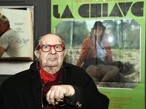 Tinto Brass compie 90 anni: i 5 migliori film del maestro dell'erotico