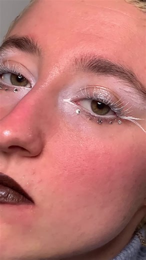 White makeup queen 🤍🤍 #makeup #creativemakeup #makeupartist #glammakeup #whitemakeup