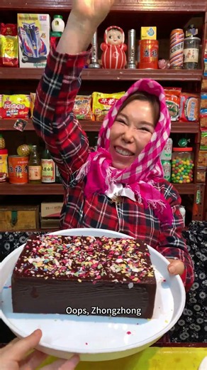 I'll make a cake out of a sponge and trade it with the boss for some food.#funny #food #comedy