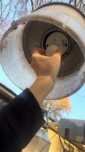 Changing a led light bulb