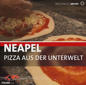 Neapolitanische Pizza gilt als die beste Pizza der Welt. Diese hier hat ein ganz besonderes Geheimnis. Es liegt in 40 Meter Tiefe. Unsere Korrespondentin Ellen Trapp durfte sie im Jahr 2016 bewundern. | Weltspiegel