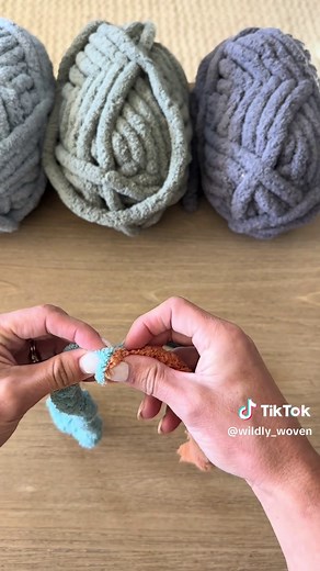 Joining Two Skeins of Yarn: Burn and Tying Methods