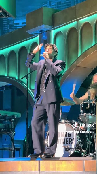 Jonas Brothers Concert Megamix Featuring All Members