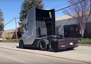 Check out the acceleration of Tesla's Semi Truck