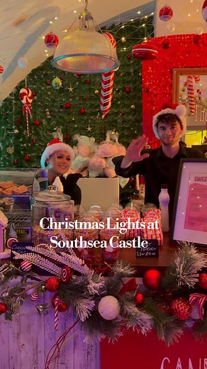 GIFTED - Southsea Castle Christmas lights and illuminations have started until the 14th December! What a brilliant way to get in the festive mood! 🎄🎄 Created by @therooftopsouthsea they bring all the cheer for everyone. Families are going to love the light trail, the elves and the story room that is so cosy with cushions and candles. Waffle pops with all different toppings, hot chocolates and elves to do face painting means your little ones will have a great festive time. 🎄🎄 For people wanti