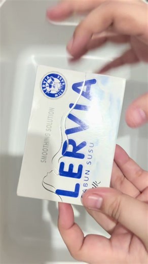 CUTTING LERVIA PUTIH🤍 aromanya bener”kayak susu, enak bangettt #soap #soapasmr #sabun #cutting #fyp