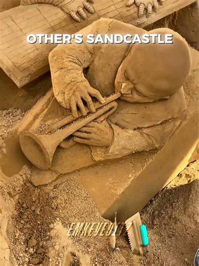 Normal sancastle vs Professional sandcastle builder