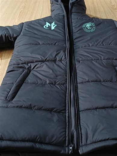 Premium Long Padded Winter Jacket Production Completed | OEM & Custom Manufacturing | MHS Factory We have successfully completed our long padded winter jacket with premium quality finishing and professional stitching. This jacket is designed for extreme cold weather, outdoor activities, and daily winter wear. ✅ Features: • High-quality padded insulation for maximum warmth • Windproof & water-resistant outer fabric • Lightweight and comfortable fit • Full front zipper closure • Deep side pockets 