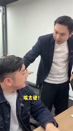 When the boss looked at the employee s physical examination report#Workplace#Office daily