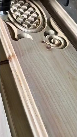 Quickly create special decorative patterns and prints on wood surfaces with an automated machine