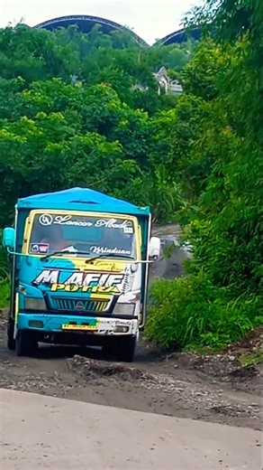 Perjalanan Dump Truck Full Muatan dari Tambang