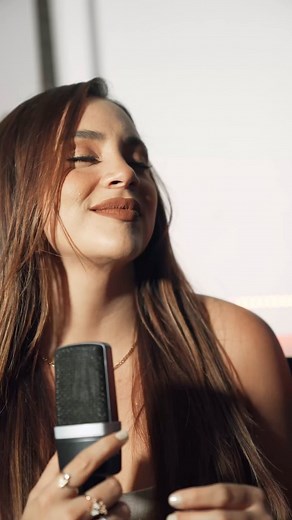 108K views · 12K reactions | Hay canciones que recuerdan, momentos, lugares y hasta personas. Canciones que escucho desde mi infancia y ahora quiero cantarlas Es por eso que decidí grabar este cover de @alexandrepires_ Con mucho amor para ustedes 勺勺勺 VCoach: @davidzamcoach Grabación: @xtez.ec Producción @javico_films.ec | Angela Orellana | Facebook