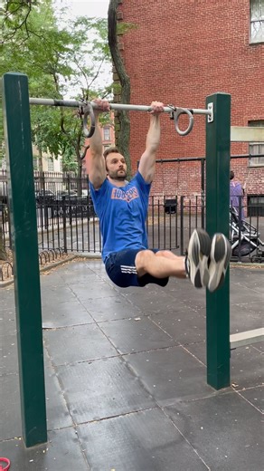 HOW TO ACHIEVE THE L-SIT PULL-UP Demo video featuring a 4-step progression that will have you doing L-sit reps in no time. This is one of the more specialized types of pull-up that I incorporate into my #guinnessworldrecord training. It is great for all athletes wanting an extra challenge and a way of developing shoulder and ab strength that the standard pullup does not quite target. Get after it this weekend! ☀️💪💪 #pullups #calisthenics #lsitpullups #muscleups #howto #outdoorworkout #streetwo