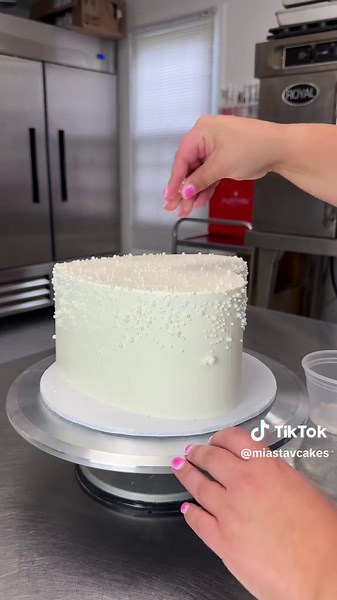 Creative Wedding Cake Decorating Ideas