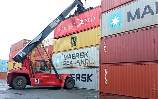 阿赫塔正面吊操作视频 Akhtar Reach Stacker Operating