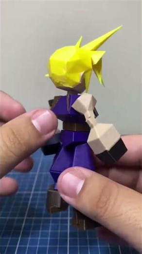 Bonecos de Final Fantasy 7 no estilo Low Poly