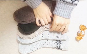 【ASMR】Tan pon 袜子摩擦音和近耳触发词