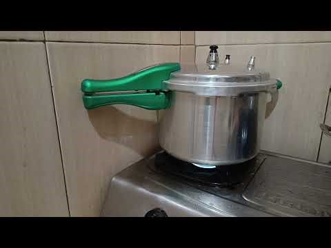 🔥🎧 ASMR Sound of a Pressure Cooker Whistling on the Stove 🍲✨