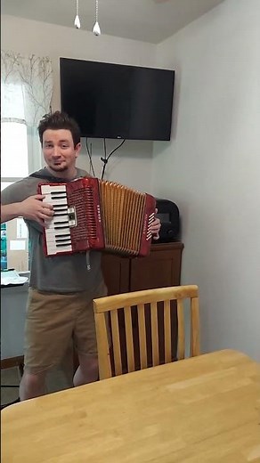 Easy Accordion Song To Get You Started - That's Amore Beginner Version