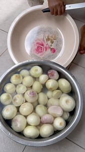 329K views · 2.5K reactions | Je vous montre une deuxième astuce pour couper les oignons sans pleurer  | Assaisonnementyiaya | Facebook