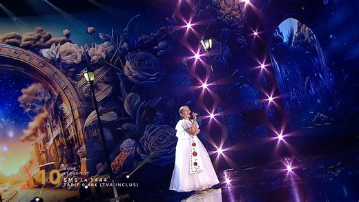 687K views · 16K reactions | Românii au talent 2025, semifinala 1: Sara Hanț, aplaudată în picioare de Mihai Bobonete. I-a sărutat mâna și abia și-a mai găsit cuvintele: „Doamne, cât mă bucur că ți-am dat Golden Buzz” --- https://pro-link.ro/CBH | Romanii au talent | Facebook