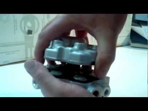 Repair the Mercedes Fuel Distributor -- how to properly separate two halves of distributor. Part 2