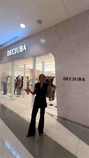 Kristine Fernandez on Instagram: "30% off ✨everything✨ at @decjuba for Boxing Day sales, including items already on sale (ie. Take a Further 30% off 👏 …and what a great time too as it arrives in conjunction with the opening of the store at Indooroopilly Shopping Centre! The pieces featured in this video are: 🖤Ella Shoulder Pad Ruched Tank in Lemon Sorbet 🖤Leah Linen Blend Pant in Tapioca 🖤Kelsey Square Neck Tank in Tangerine 🖤Camille Barrel Leg Jean in Byr