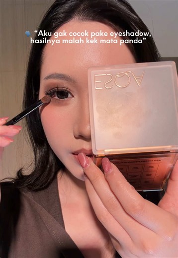 Tutorial Pakai Eyeshadow Nude dengan Esqa Eyeshadow Palette