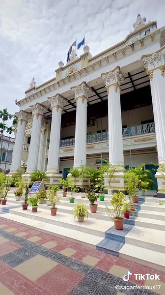 Exploring Classical Architecture: A Stunning Building Tour