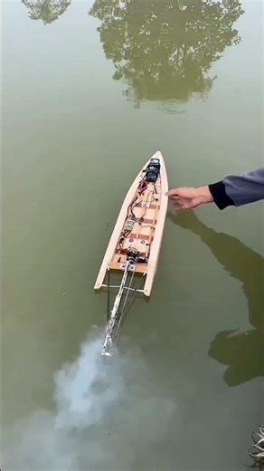High-Speed Remote Control Boat 🚤 | Ultimate Water Racing Fun!#gadgets#shorts