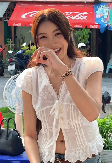 เปิดร้านวันแรก machatmatcha ’ ที่งาน sodemarket 🌱🍵 📍 โซน A บูธ F53 บรรทัดทอง ซอยจุฬา 16 ⏰ 16.30 - 22.00 🗓️ 12 - 15 มีนาคม #อุ้มทวีพร #Aoomtwp