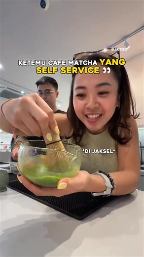JKTGO on Instagram: "SELF SERVICE MATCHA DI JAKSEL Benetan experience bikin matcha dari awal sampe akhir! & cuma start from 35k ✅ dari pilih jenis matcha, susu, sampai ngewhisk semuanya sendiri, jadi bisa atur sendiri mau matchanya tipe creamy, light mau umami mau manis! Bebas!! Ada 3 pilihan matcha powder; kaze, nami & sora @pixiecafebyrupa Buka setiap hari LIMITED SLOTS⚠️ 📍Pixie Cafe Kemang, Jakarta Selatan #jktgo"