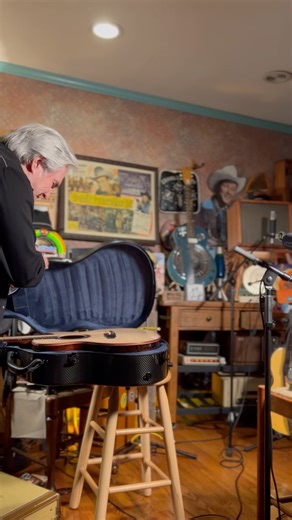 Olson Guitar Unboxing #shorts | Doyle Dykes